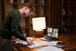 How to Escape the 9–5 with Online Skills (Realistic Step-by-Step Guide)